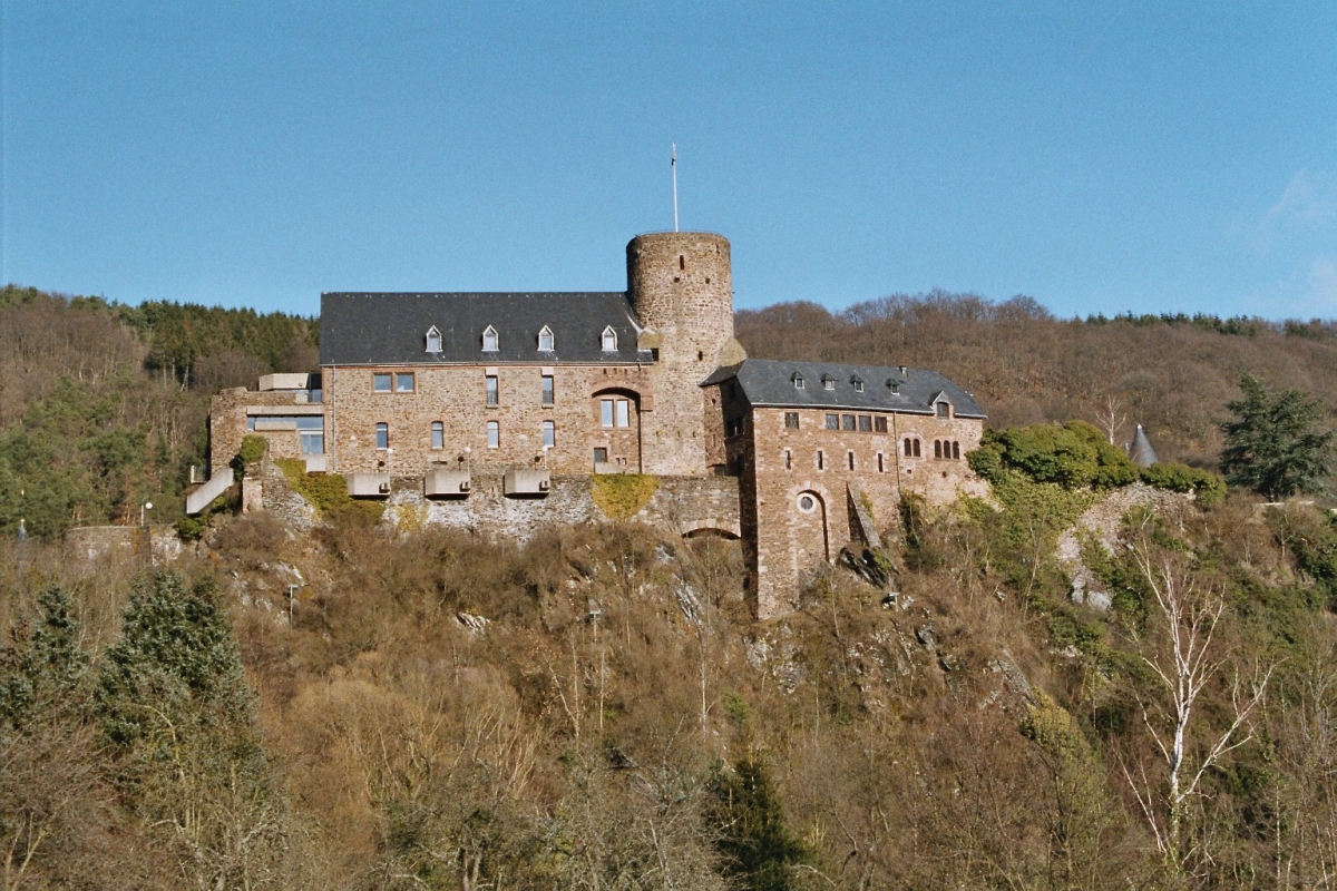 Burg Heimbach (Entfernung 20 km)